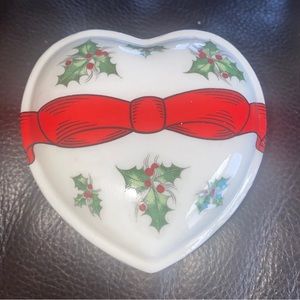 SEYMOUR MANN VINTAGE FINE BONE CHINA CHRISTMAS HEART TRINKET DISH WITH LID